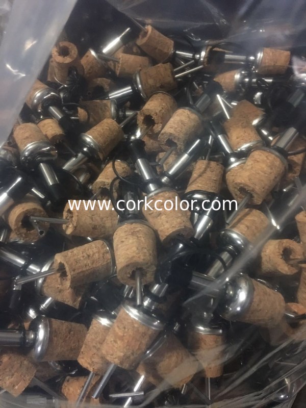 2017 Wholesale Stainless Steel Liquid Pourer for Olive Oil Wine with Plastic Cap, Good Quality and Competitive Price